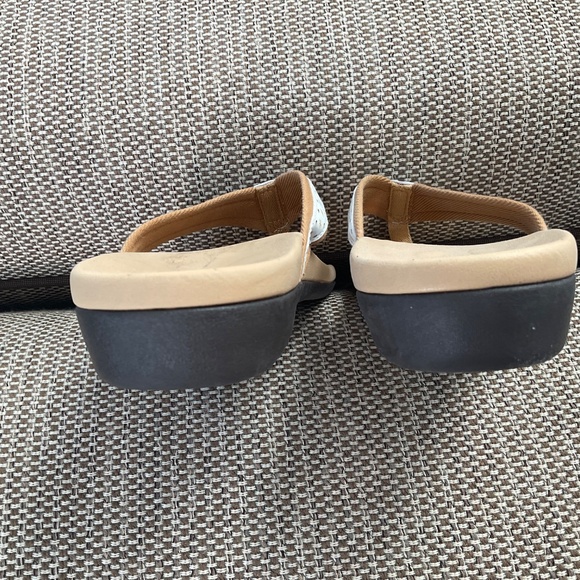 Moerdeng flip flops.Tan.39 - Picture 4 of 7